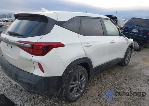 2022 Kia Seltos Lx z USA, uszkodzony, nr VIN KNDEPCAA8N7237327